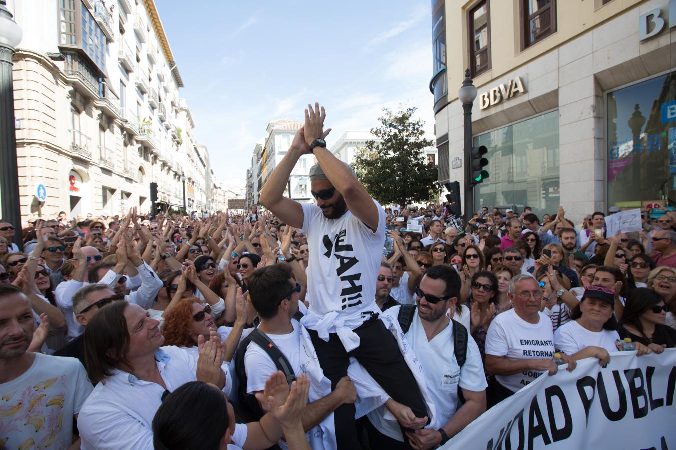 Granada se echa a la calle contra la fusión hospitalaria