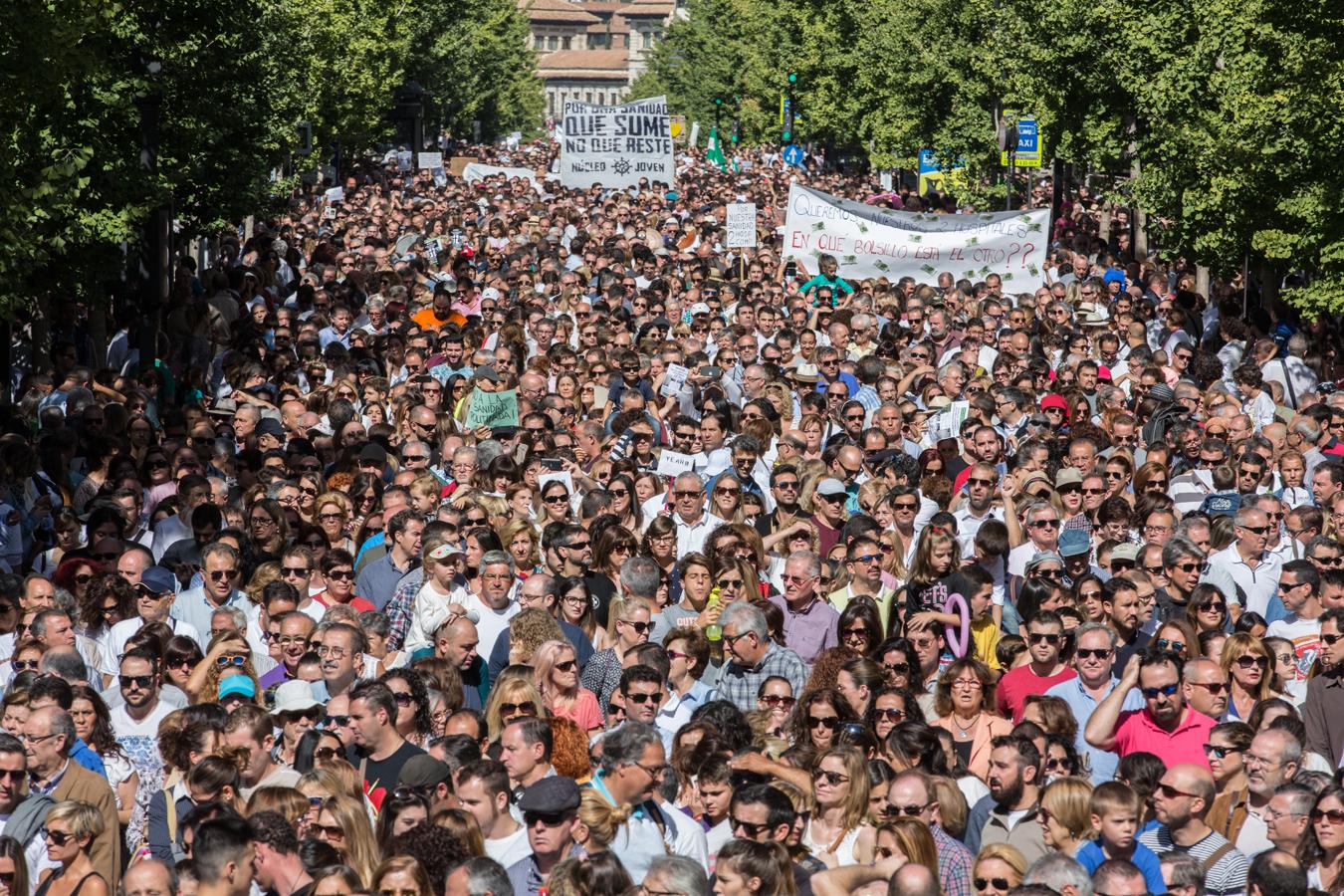 Granada se echa a la calle contra la fusión hospitalaria