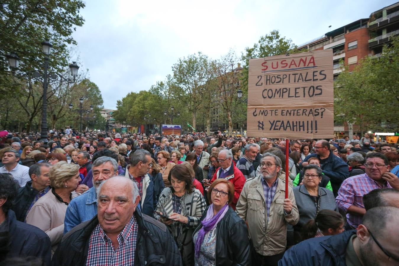 Unas 35.000 personas vuelven a clamar por #2hospitalescompletos en Granada