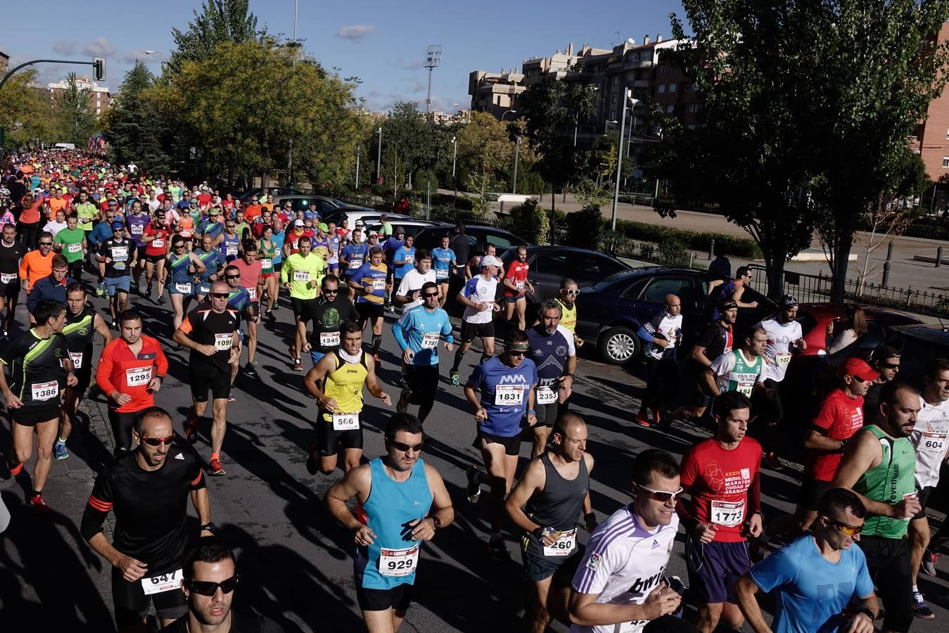 Miles de participantes en la Media Maratón de Granada