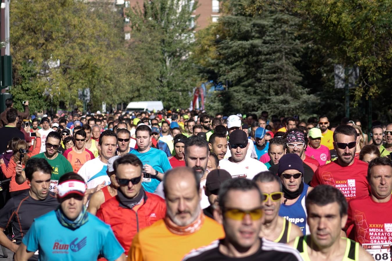 Miles de participantes en la Media Maratón de Granada