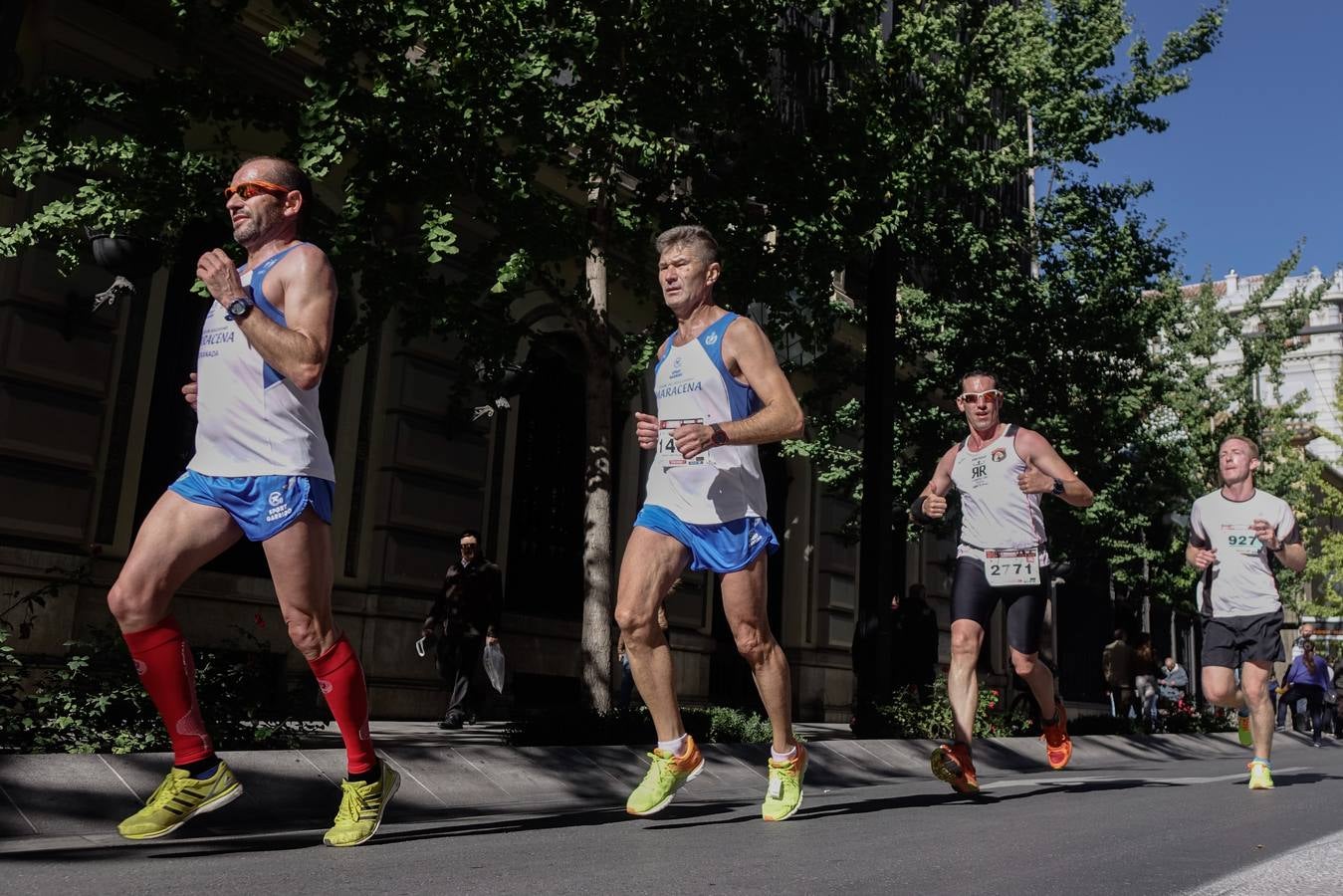 Miles de participantes en la Media Maratón de Granada