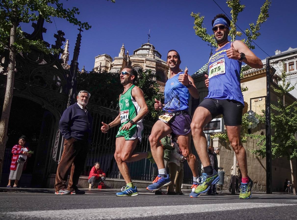 Miles de participantes en la Media Maratón de Granada