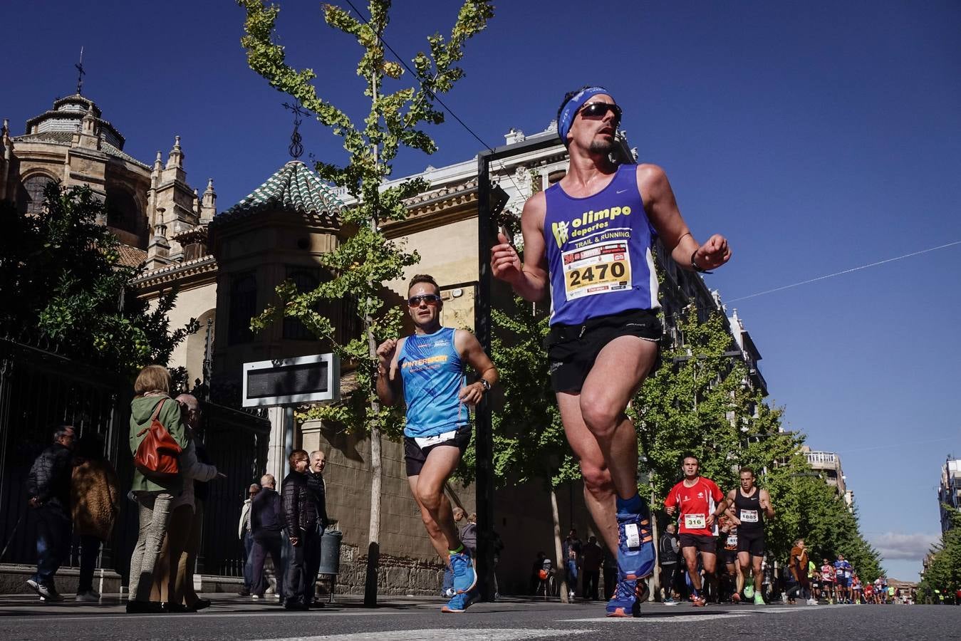 Miles de participantes en la Media Maratón de Granada