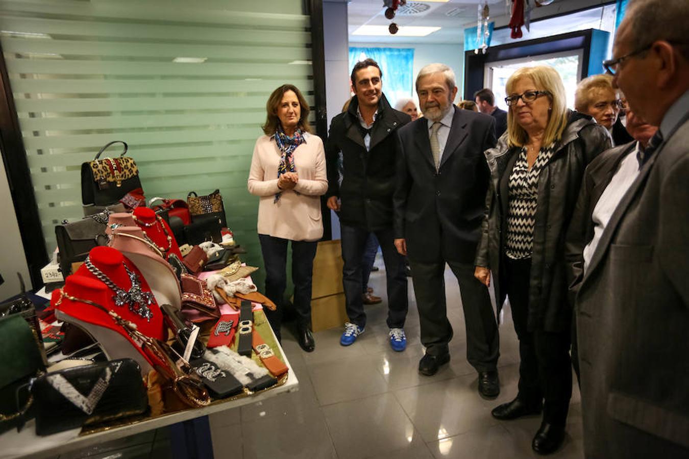 Echando un capote a quien lo necesita