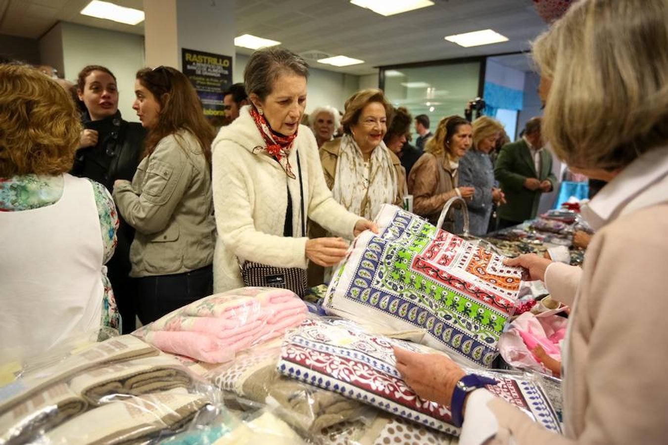 Echando un capote a quien lo necesita