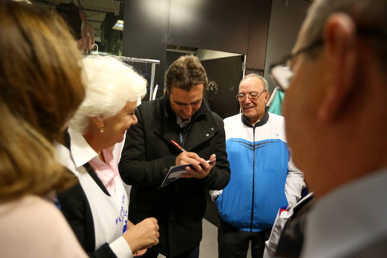 Echando un capote a quien lo necesita