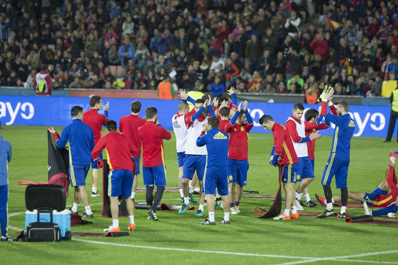 Ambiente de partido para un entrenamiento de &#039;La Roja&#039;