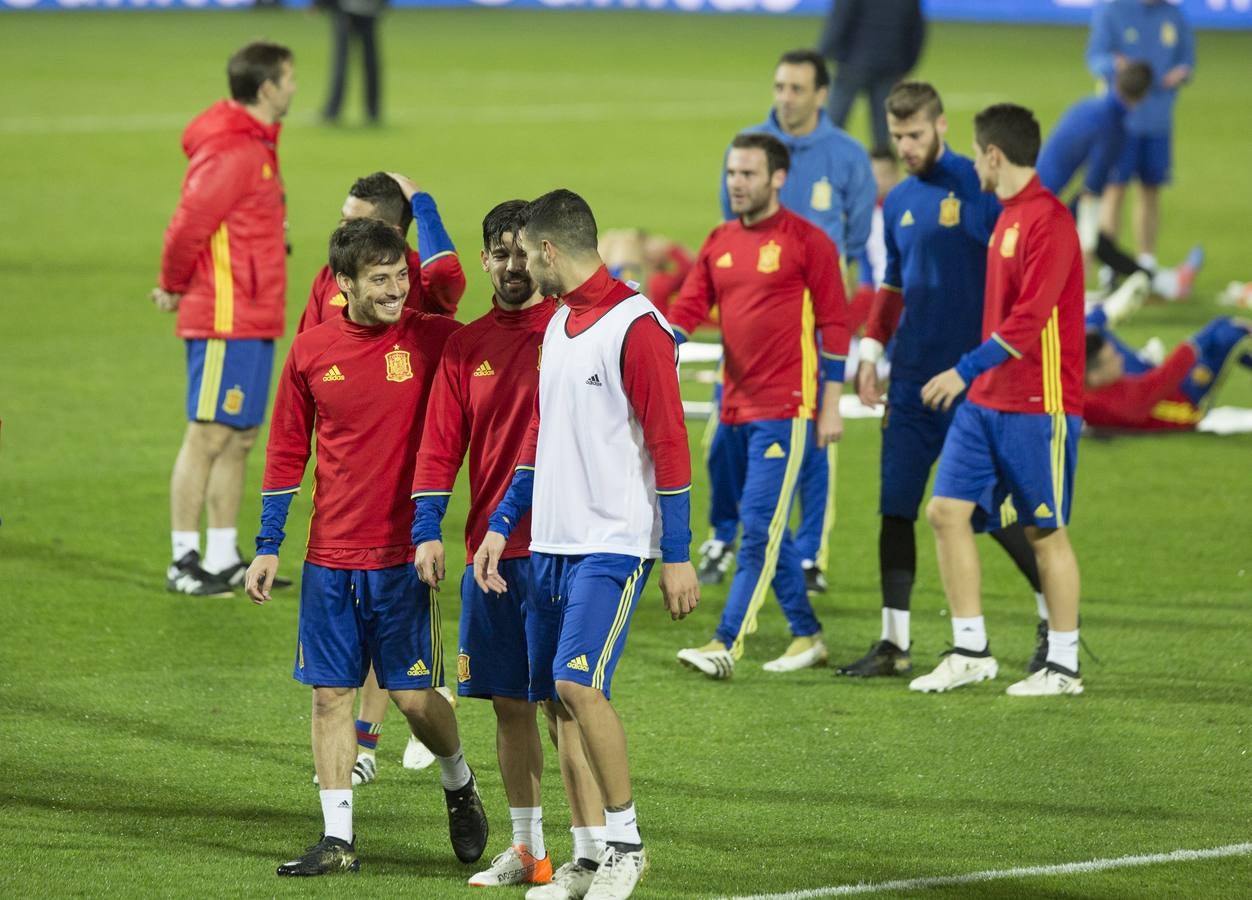 Ambiente de partido para un entrenamiento de &#039;La Roja&#039;