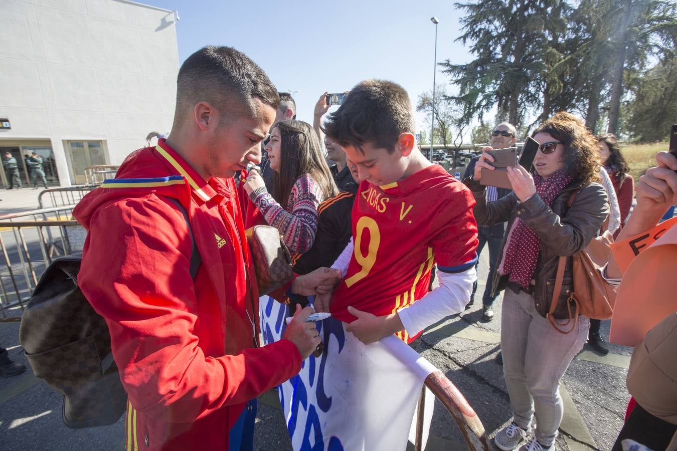 La selección española aterriza en Granada