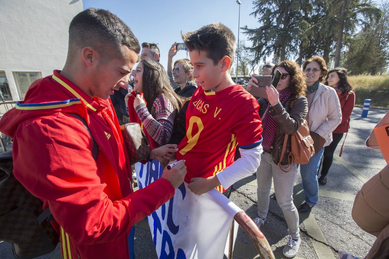 La selección española aterriza en Granada