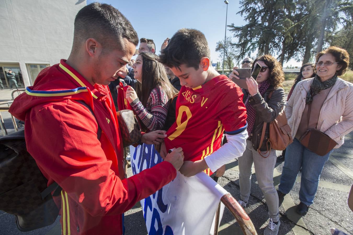 La selección española aterriza en Granada