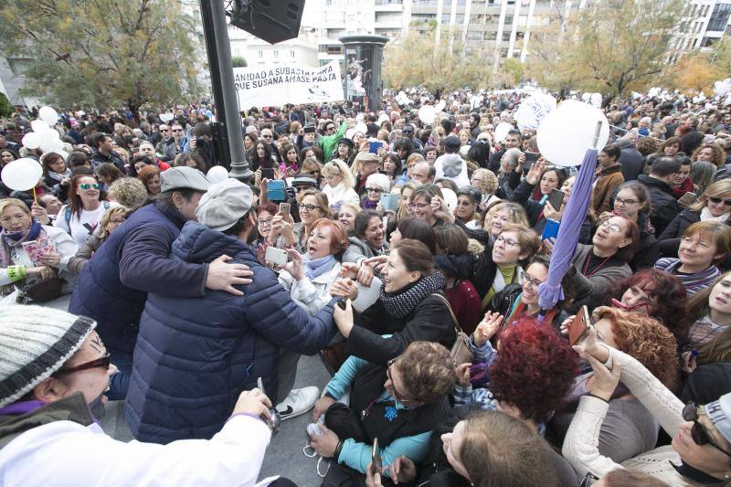 Granada en la calle &quot;por dos hospitales completos&quot;