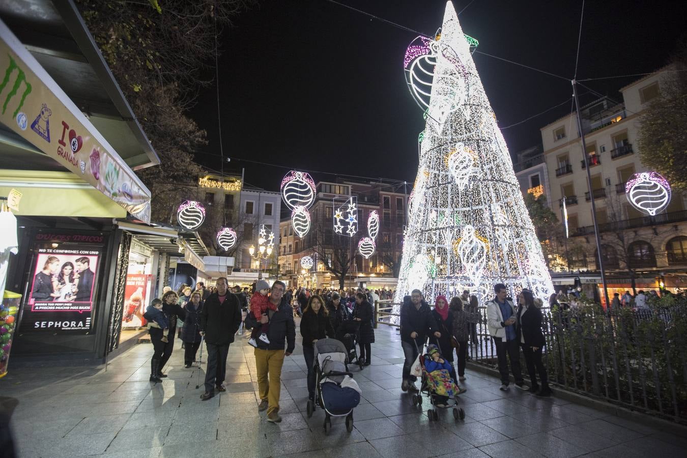 1,5 millones de &#039;leds&#039; iluminan la Navidad de Granada