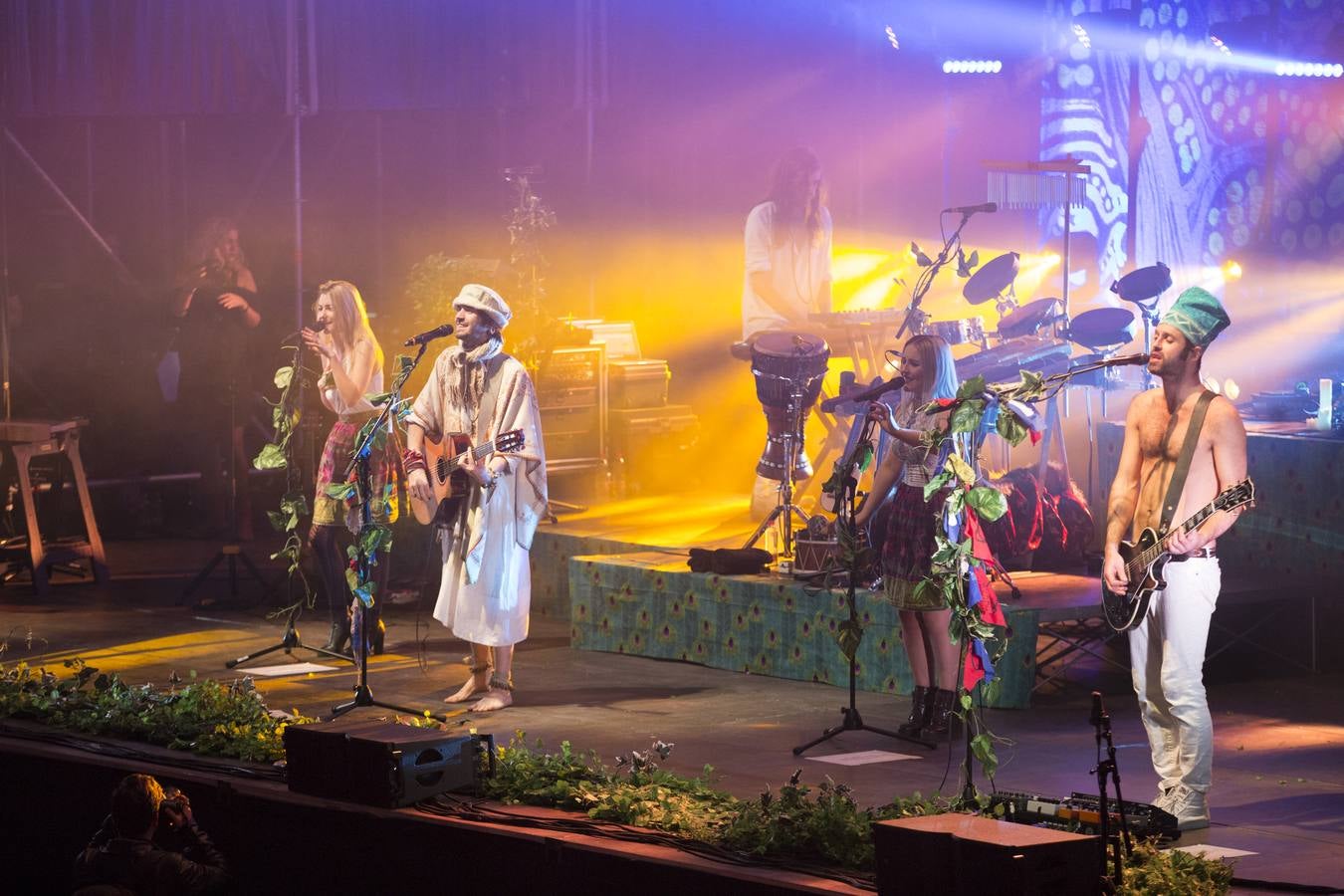 Crystal Fighters agitó a mil personas con su pop electro-tribal