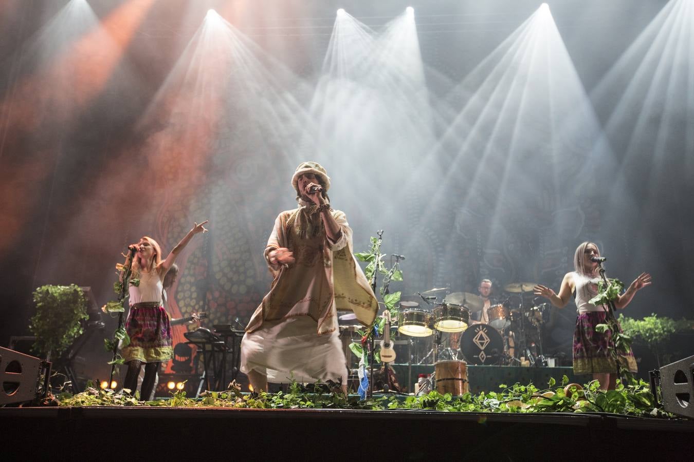 Crystal Fighters agitó a mil personas con su pop electro-tribal