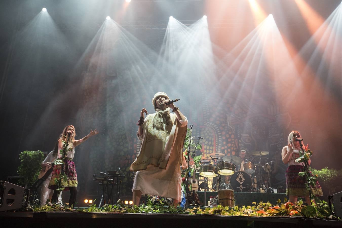 Crystal Fighters agitó a mil personas con su pop electro-tribal