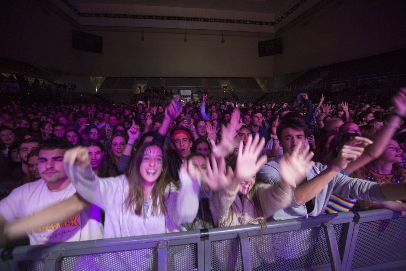 Crystal Fighters agitó a mil personas con su pop electro-tribal