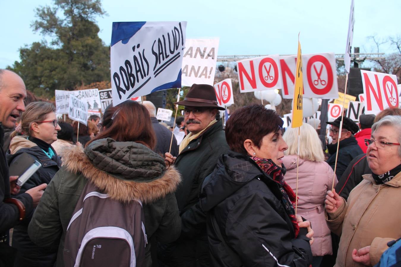 Unas 2.000 personas protestan en Jaén contra el «caos sanitario»