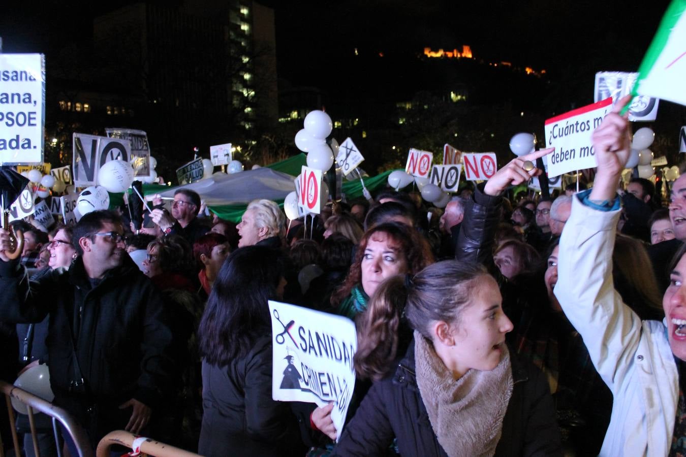 Unas 2.000 personas protestan en Jaén contra el «caos sanitario»