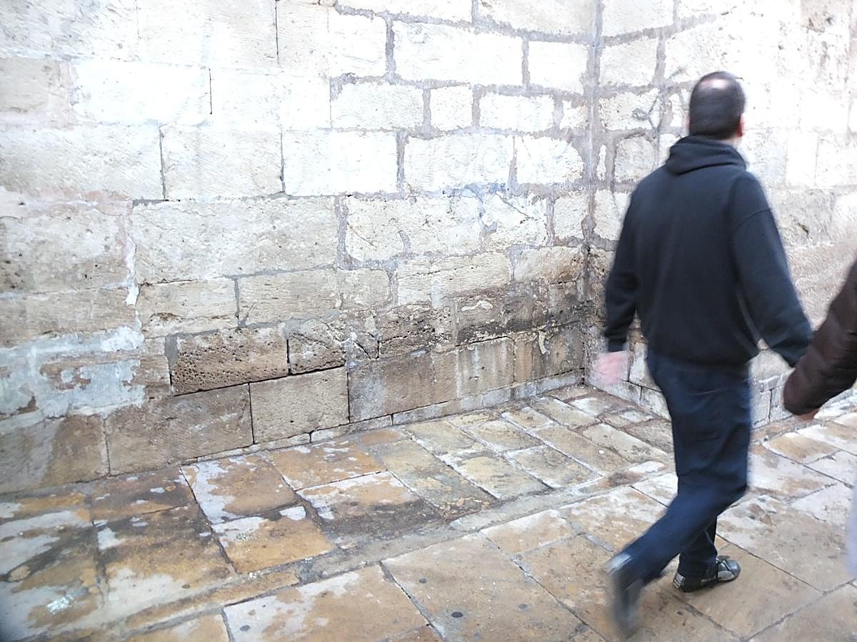 Las pintadas ensucian la Catedral