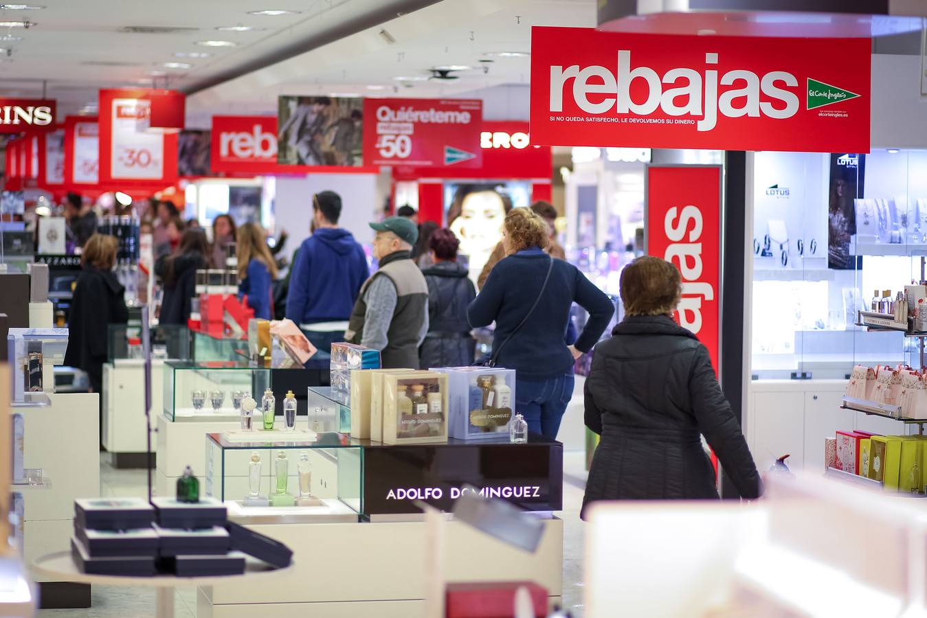 Granada &#039;carga&#039; en el inicio de las rebajas