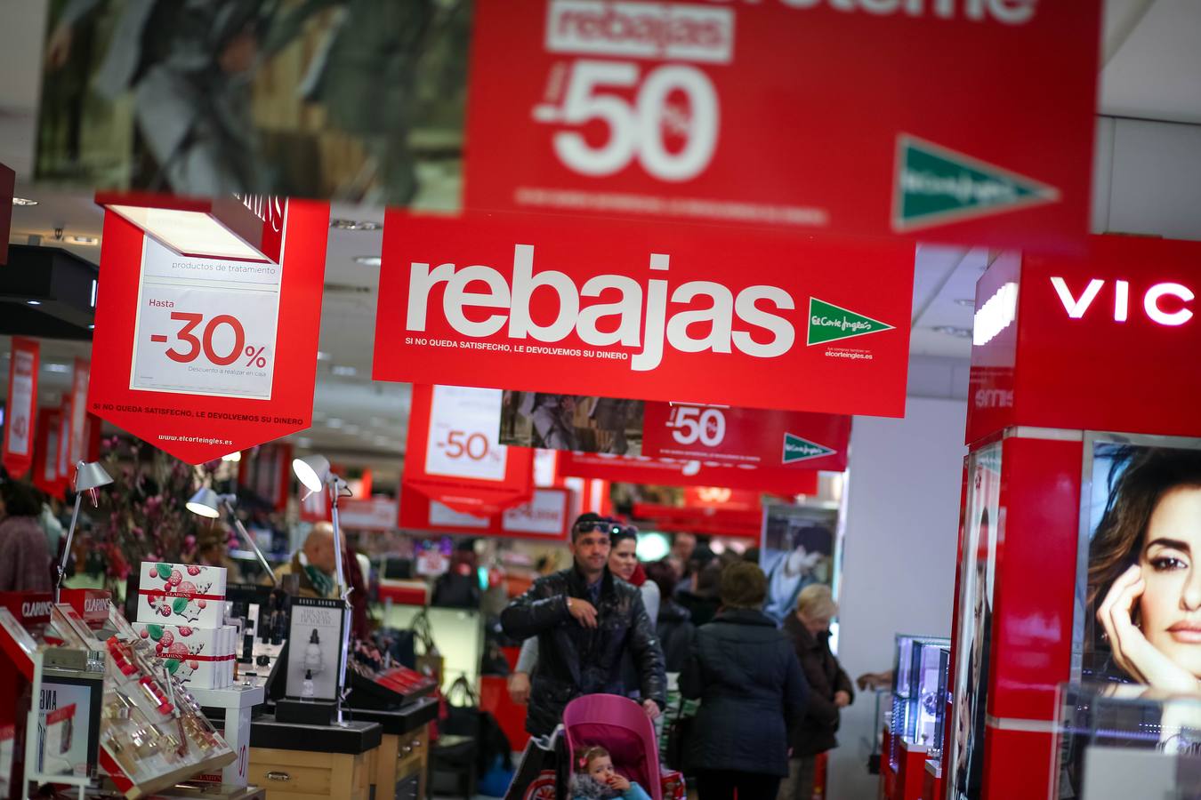 Granada &#039;carga&#039; en el inicio de las rebajas