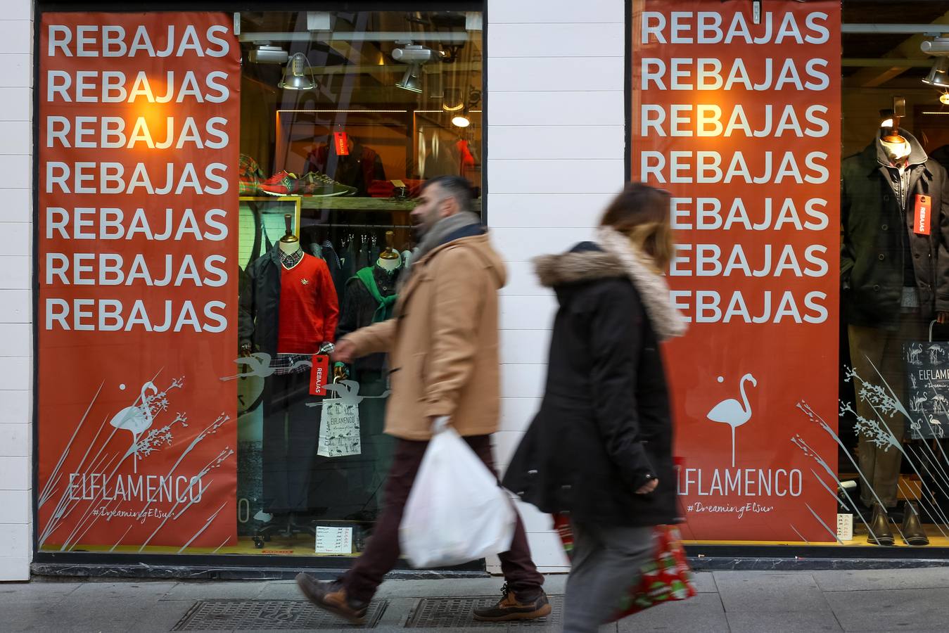Granada &#039;carga&#039; en el inicio de las rebajas
