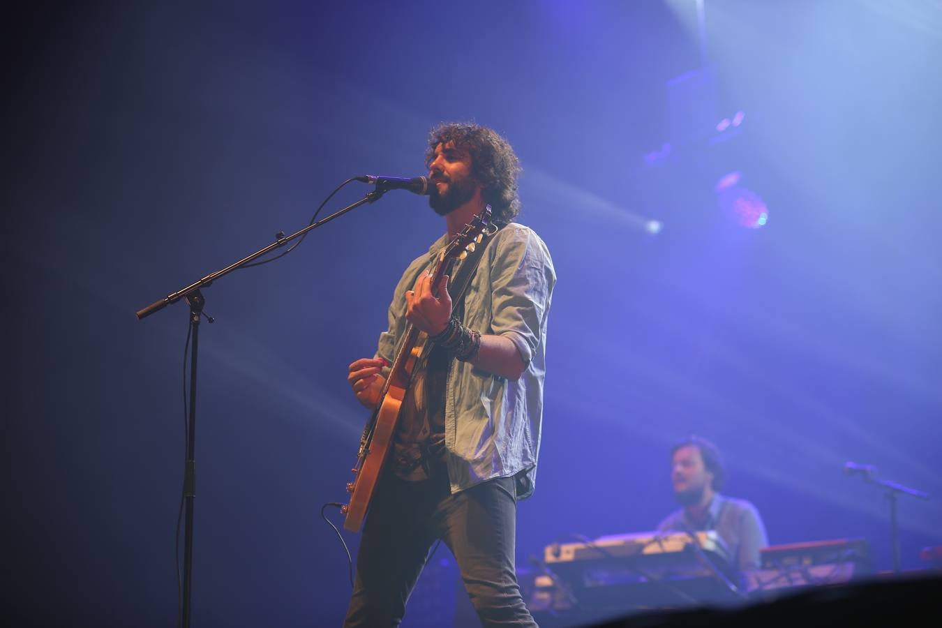 Izal llena de energía el Palacio de los Deportes