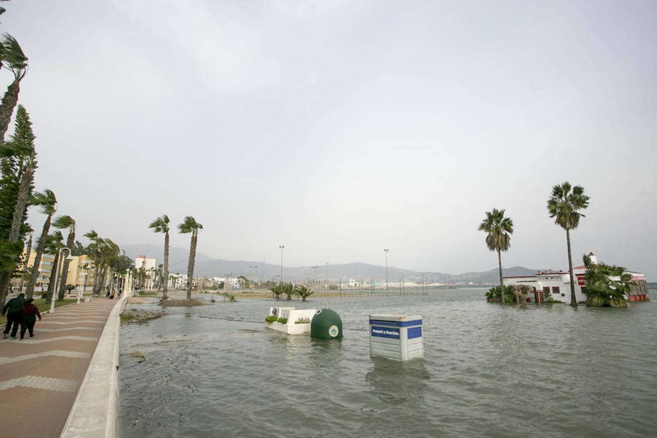 El agua &#039;devora&#039; playa Poniente