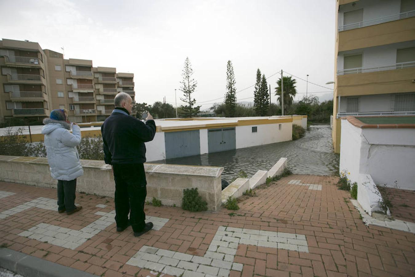 El agua &#039;devora&#039; playa Poniente