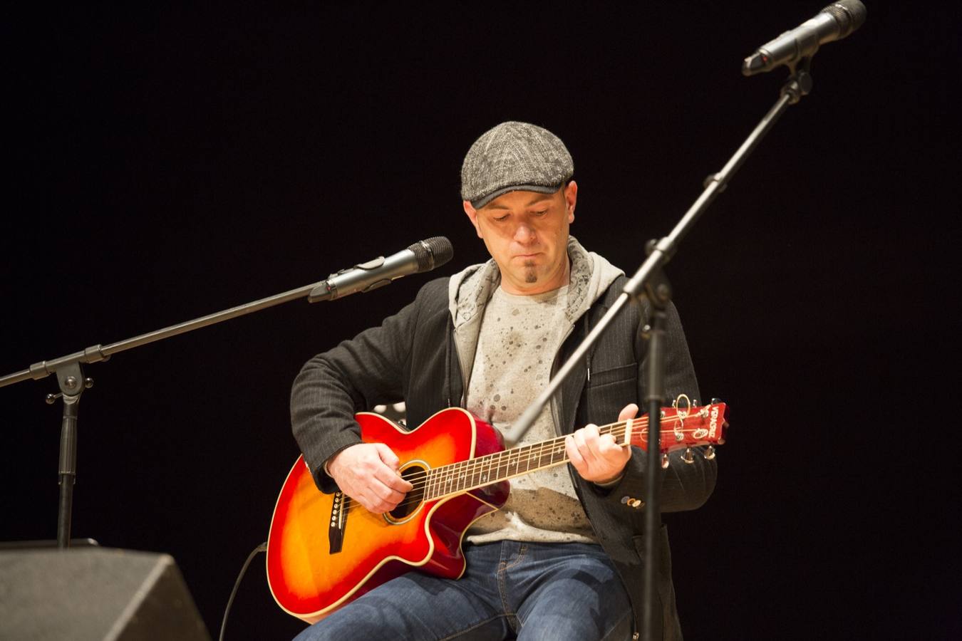 Entre el aplauso general