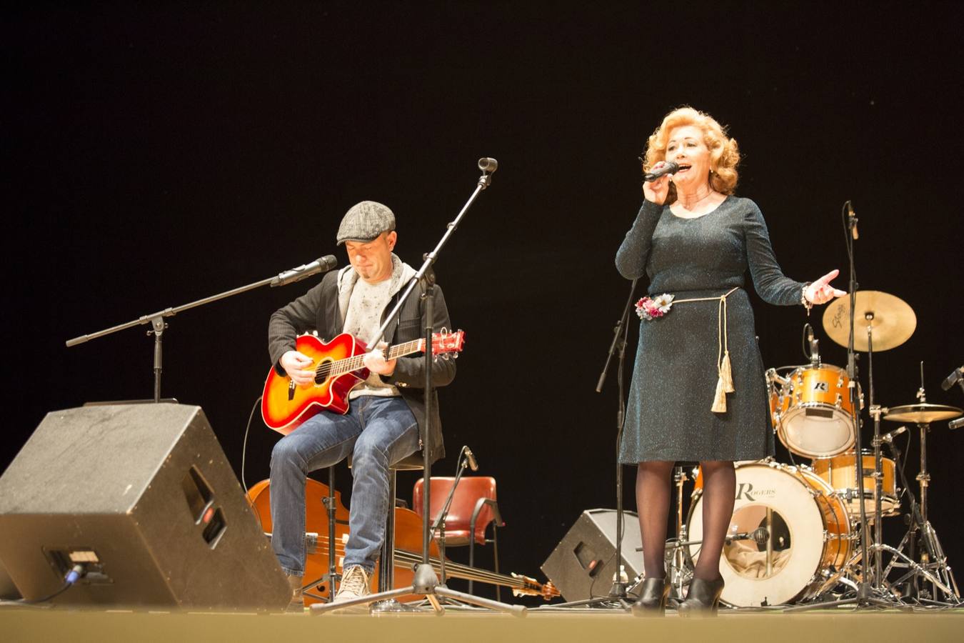 Entre el aplauso general