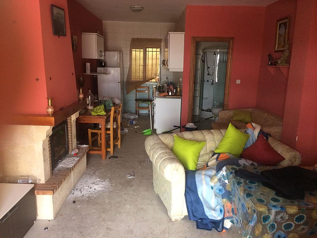 Así quedó la casa rural de Granada destrozada por una fiesta de 23 adolescentes