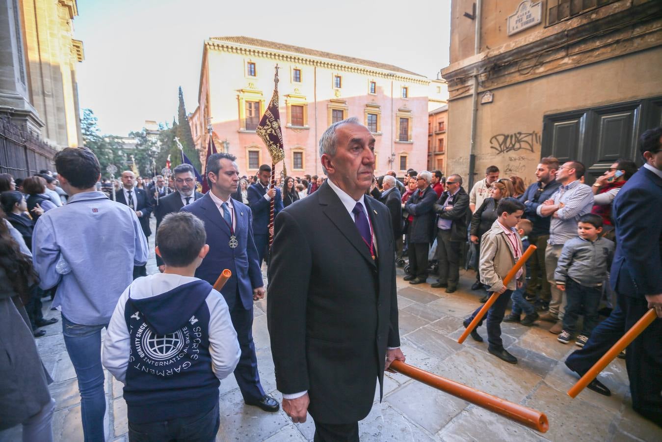 La cofradía del Vía Crucis salió a la calle… y así que pasen cien años más