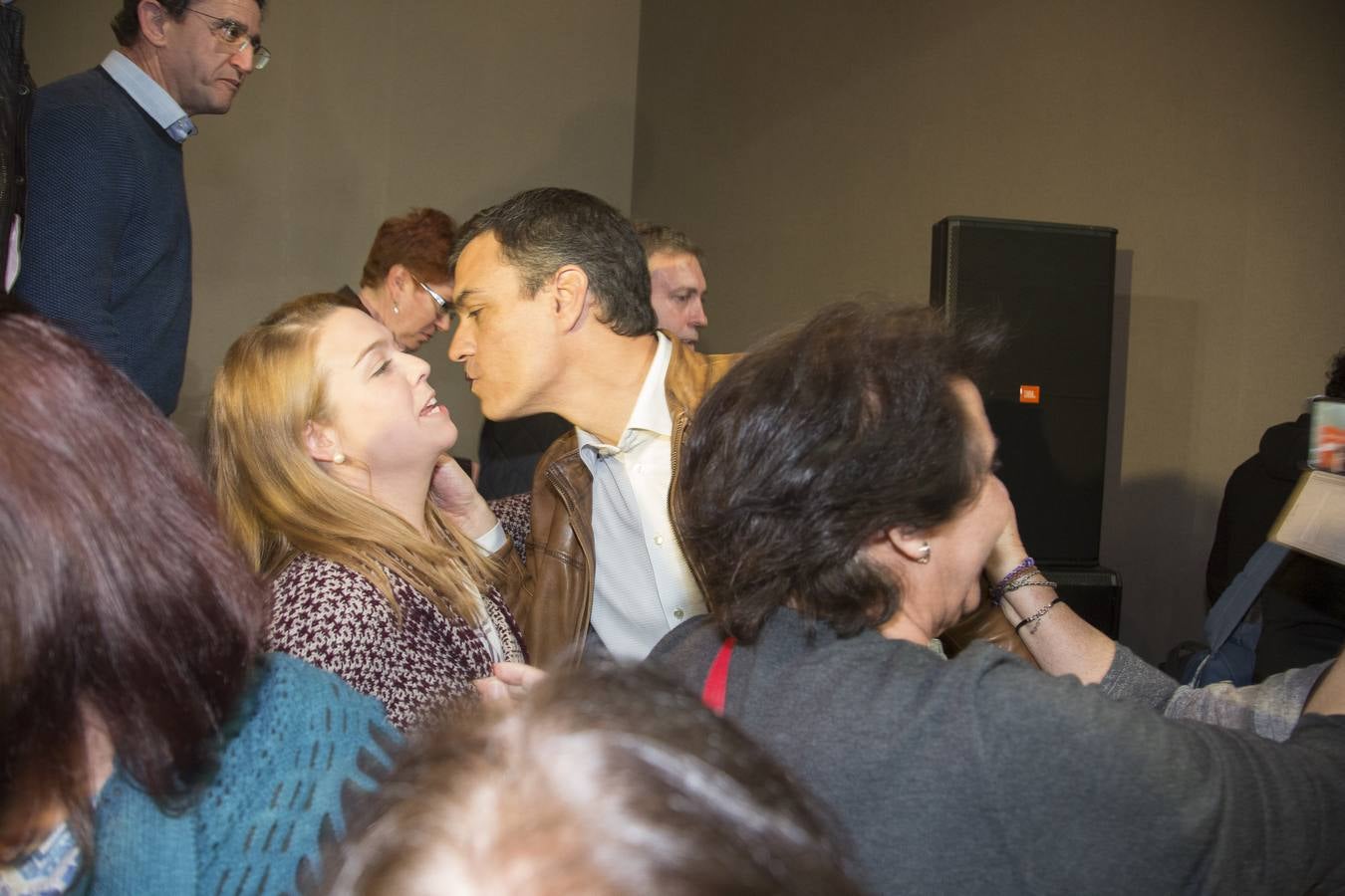 Baño de masas de Pedro Sánchez en Granada
