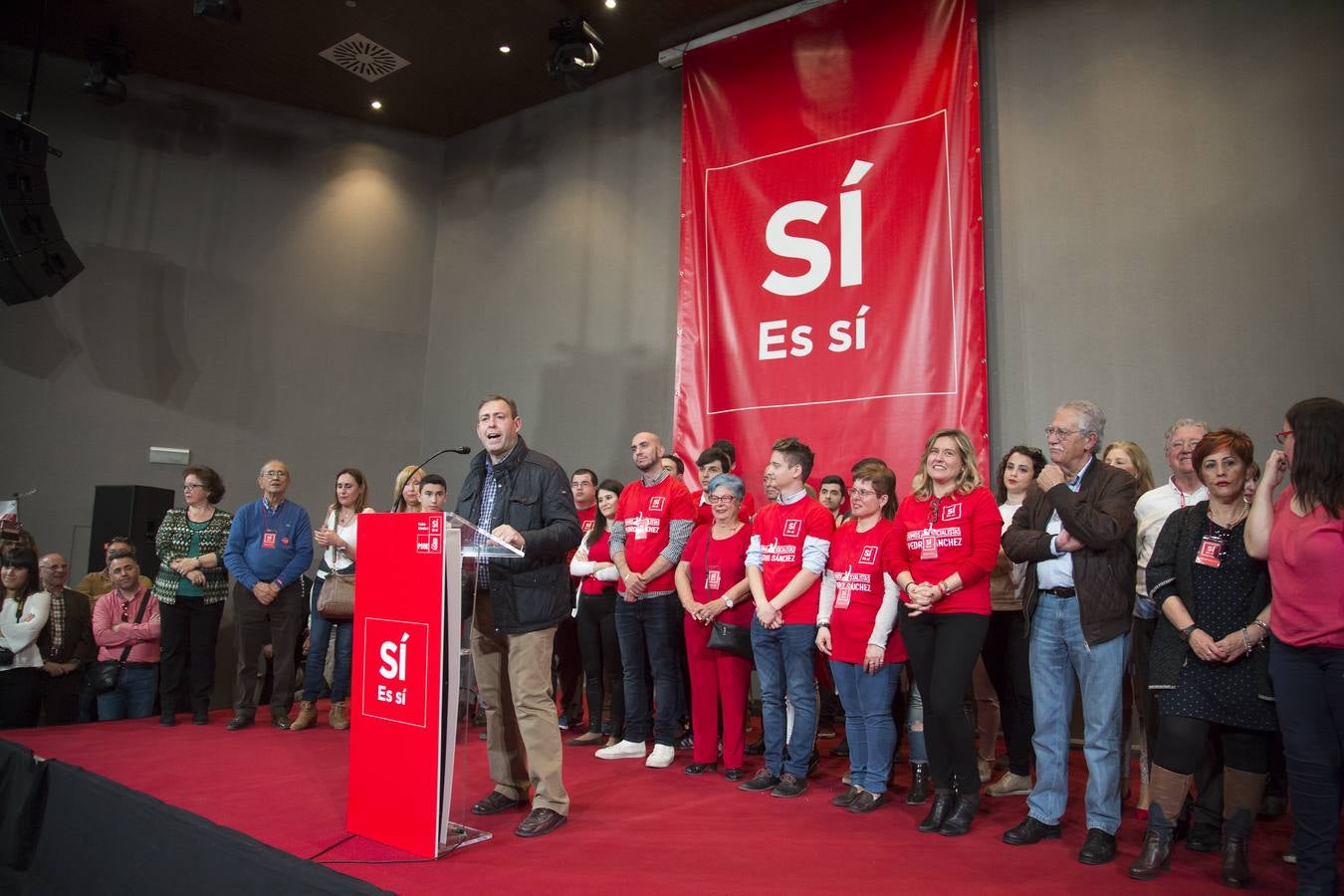 Baño de masas de Pedro Sánchez en Granada