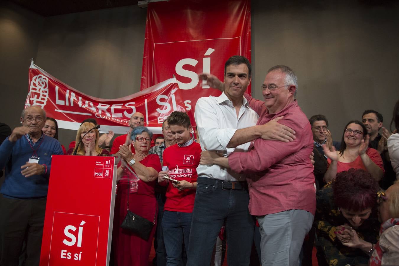 Baño de masas de Pedro Sánchez en Granada