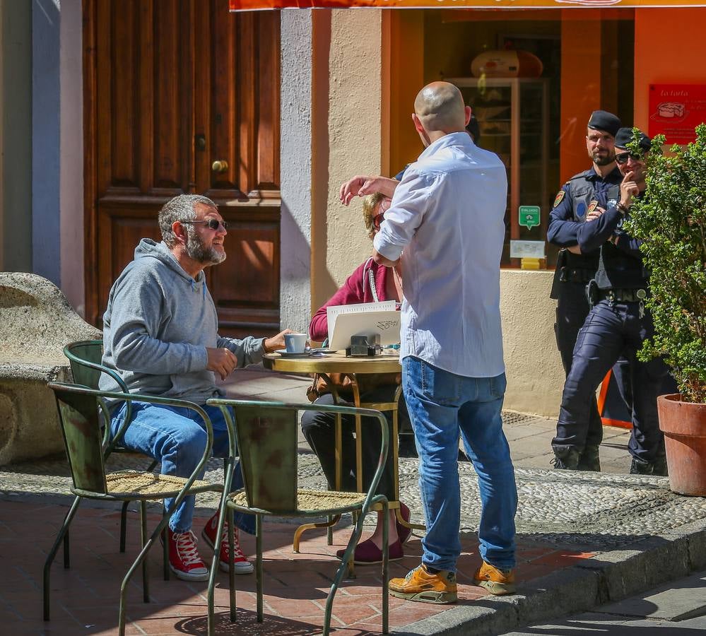 La policía local retira 23 mesas &#039;extra&#039; de dos terrazas en el centro