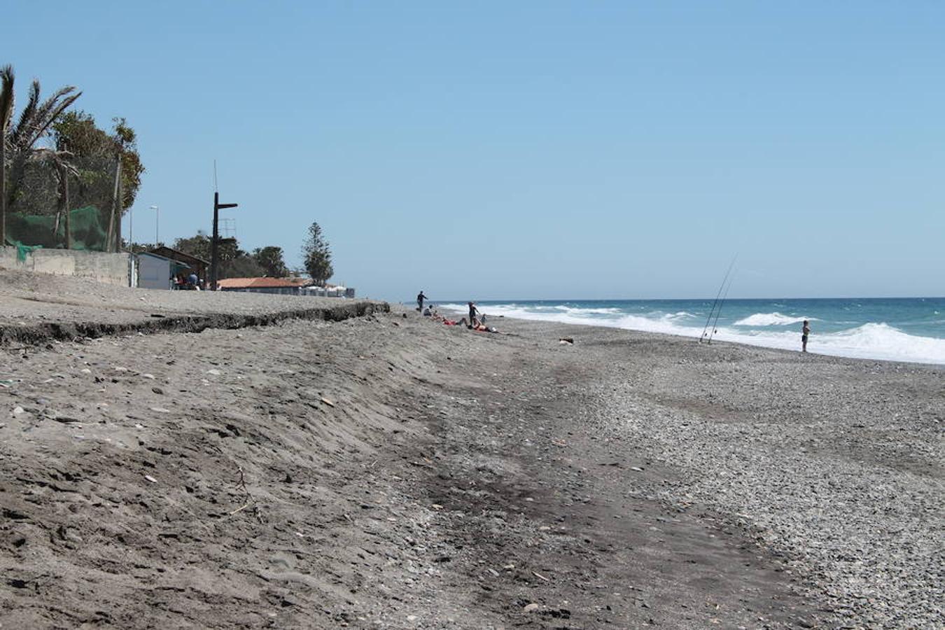 Las máquinas de Costas borran las huellas del temporal