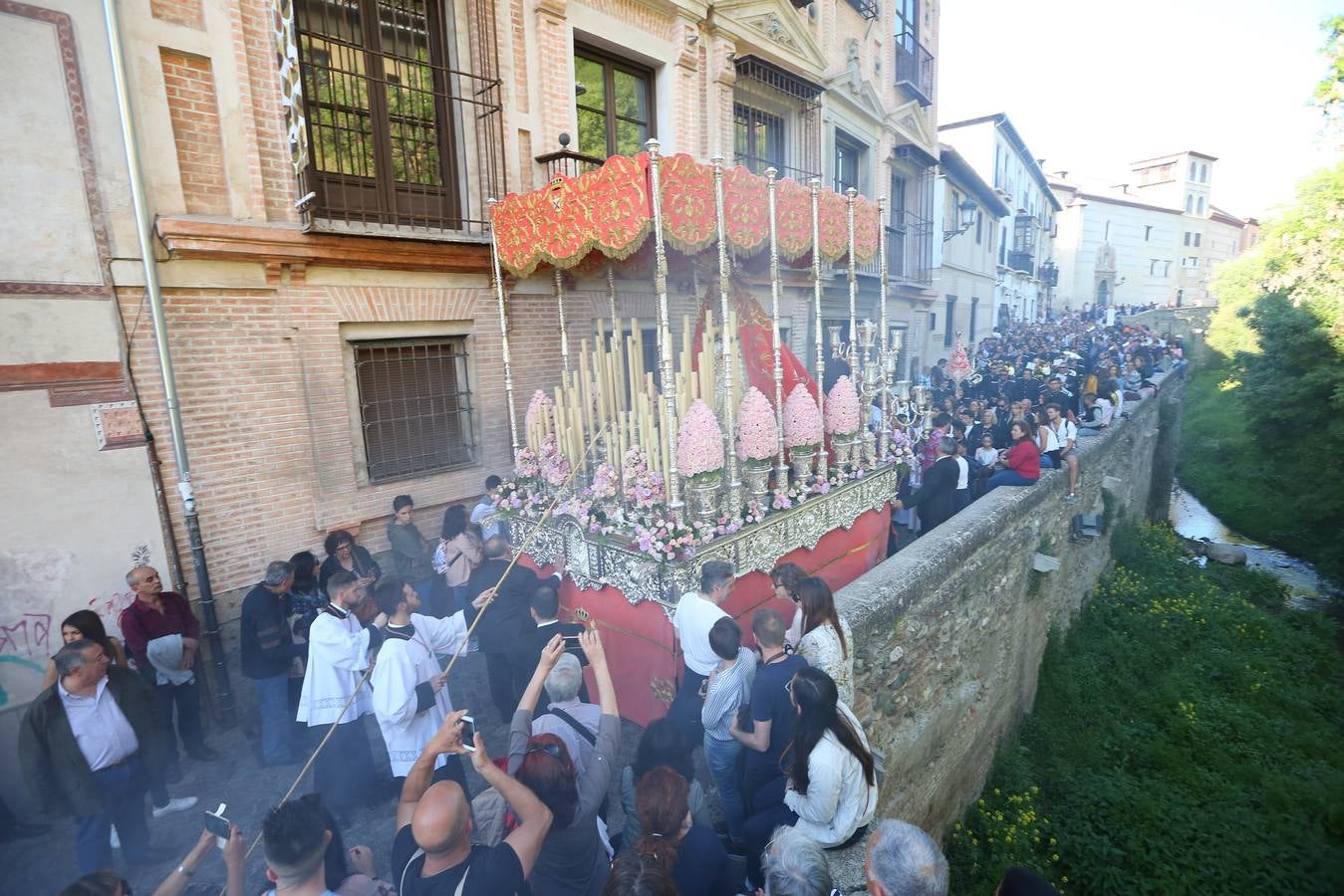 Los Dolores llenó la Carrera del Darro