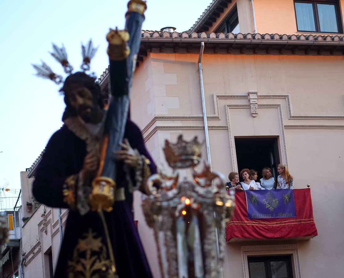 Con la cruz a cuestas por el barrio del Realejo