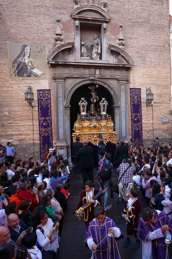 Con la cruz a cuestas por el barrio del Realejo