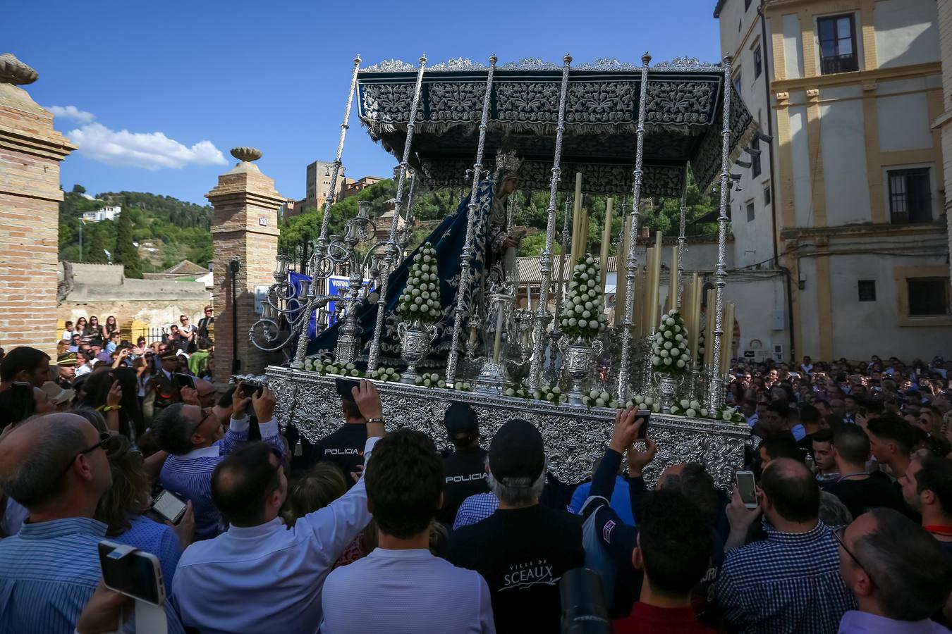 Concha, la cofradía que ve la Alhambra