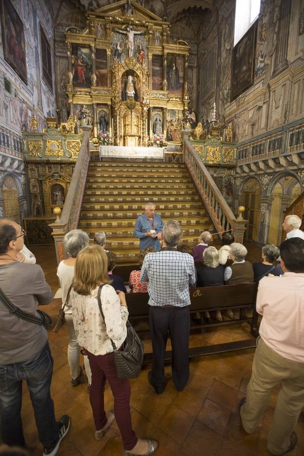 Las colas adornan el Día de los Monumentos