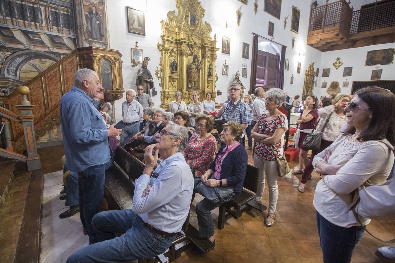 Las colas adornan el Día de los Monumentos