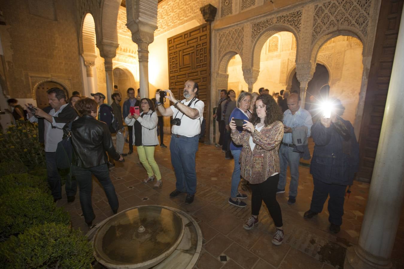 Las colas adornan el Día de los Monumentos