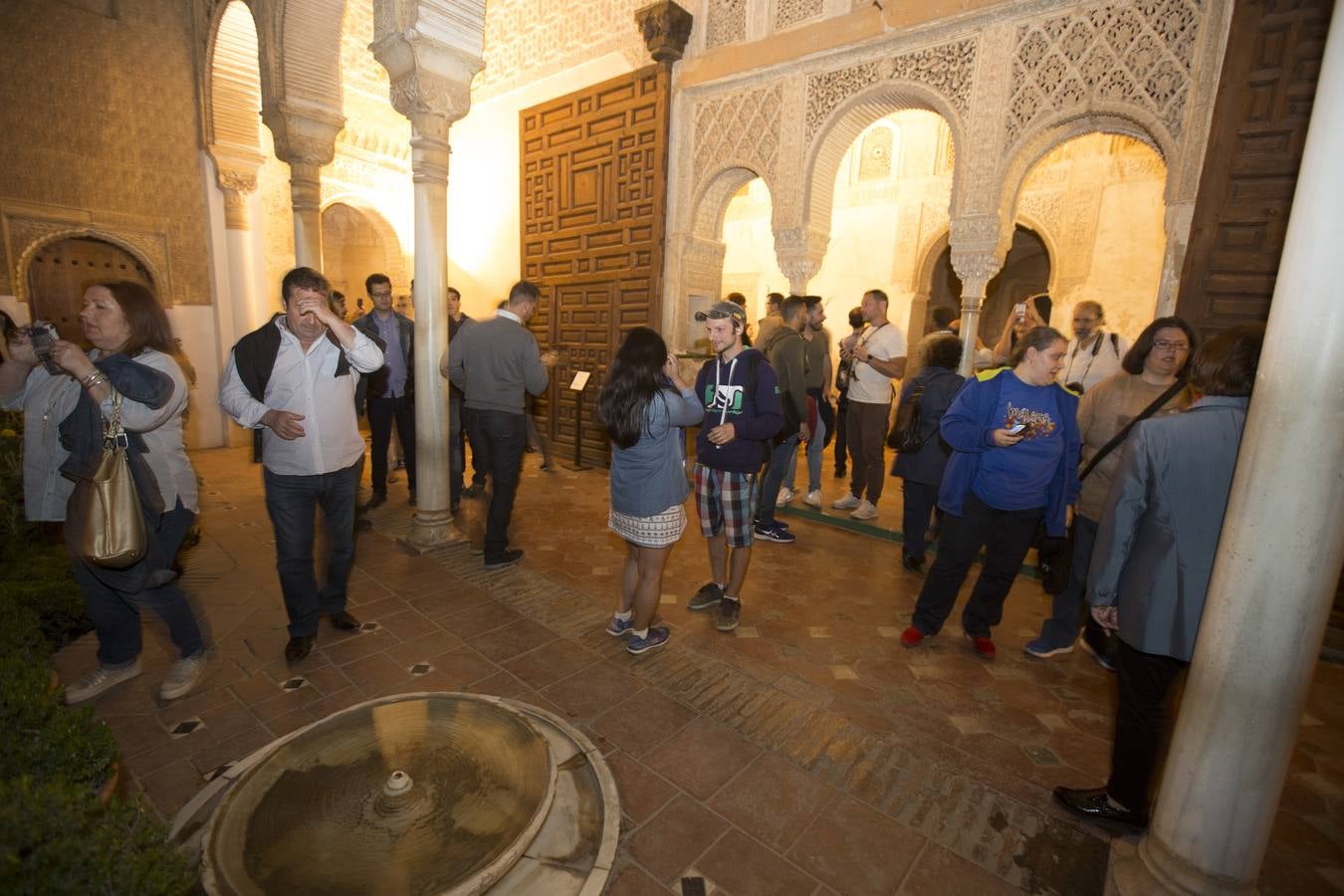Las colas adornan el Día de los Monumentos