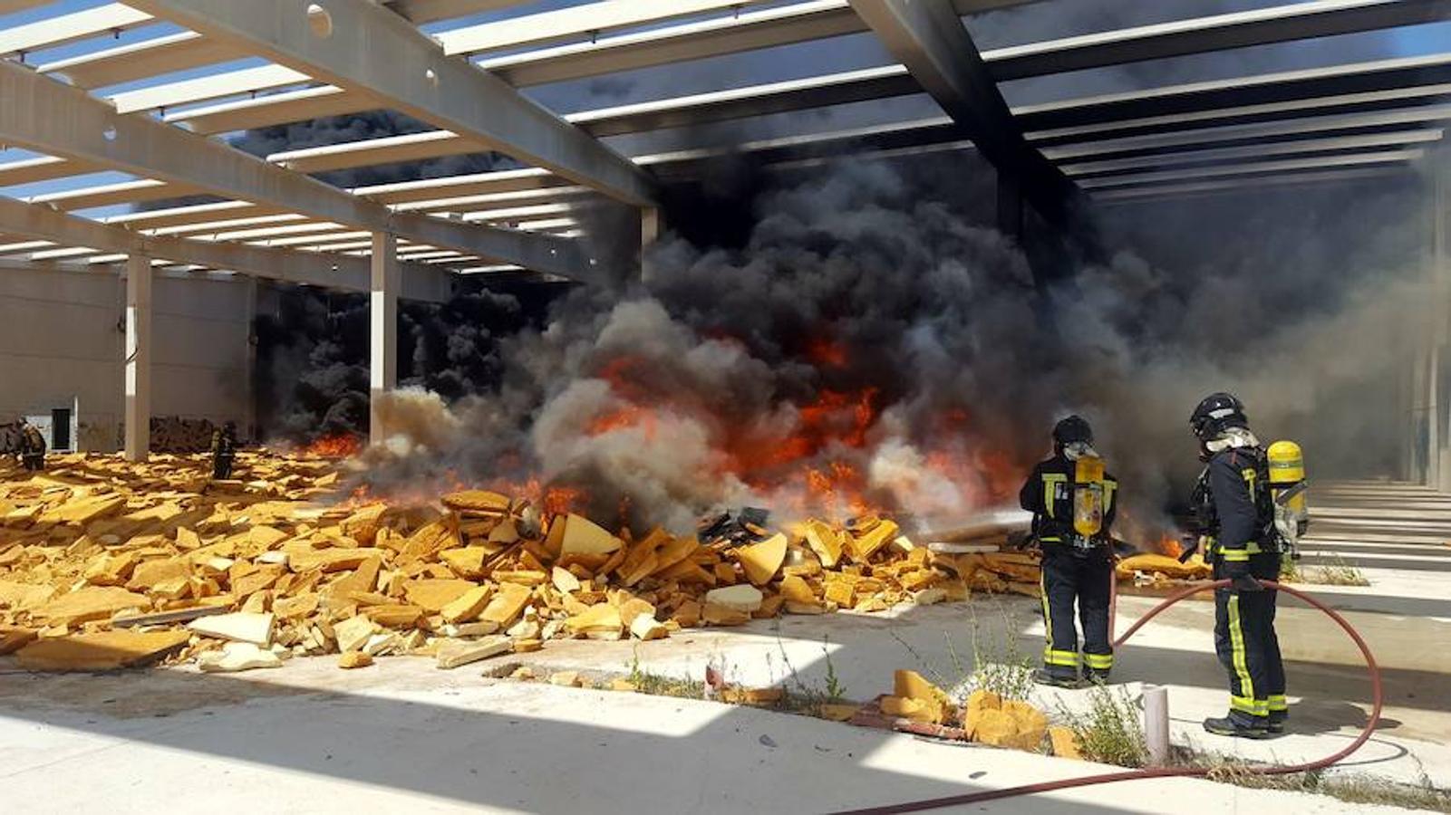 Incendio en la fábrica de Dhul en Jaén