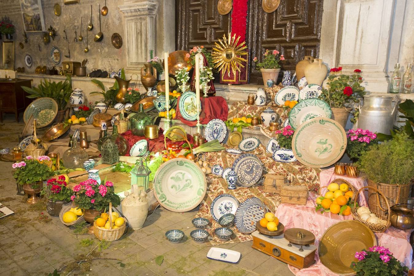 Primer premio de calles y plazas para la Hermandad del Nazareno y la Merced (plaza Luis Rosales)